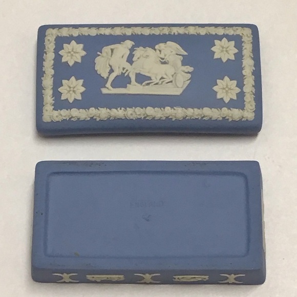 Wedgwood England 1970’s Pale Blue Rectangle Lid Box Ulysses & Chariot Pill Match - Picture 3 of 11
